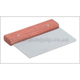 Dough Cutter Wood Handle - 150 X 115mm.